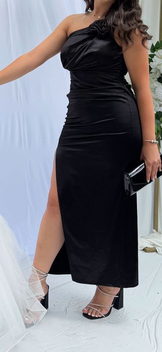 Вечерна черна рокля