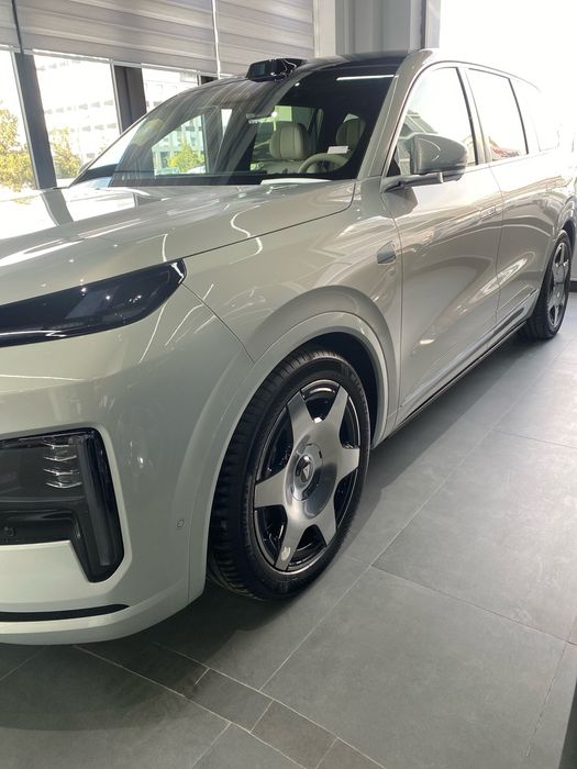 Deepal S09 Qora va oq kredit naxt