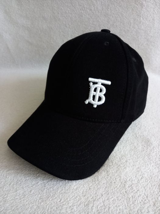 Sapca neagra  noua BURBERRY