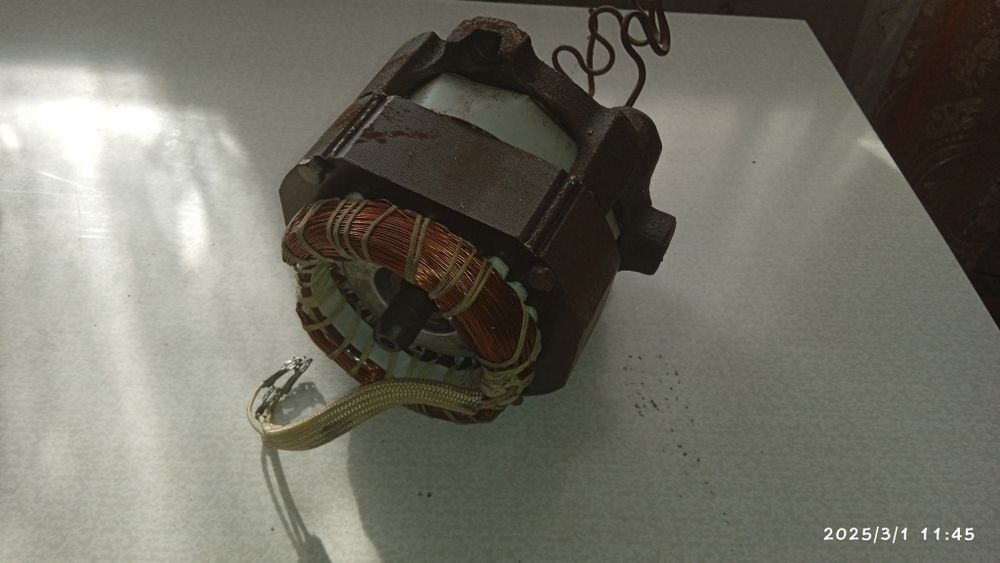 Продам движок и электромоторы