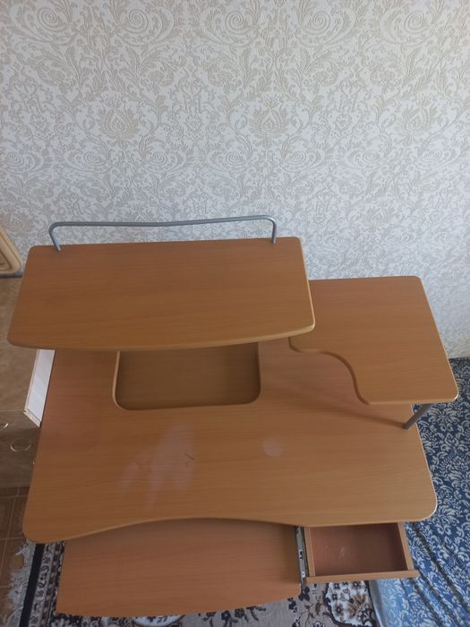 Компьютерный стол.