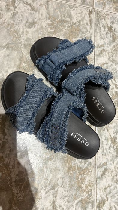 Оригинални чехли GUESS!