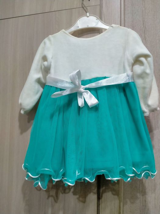 Платье для девочки праздничное.