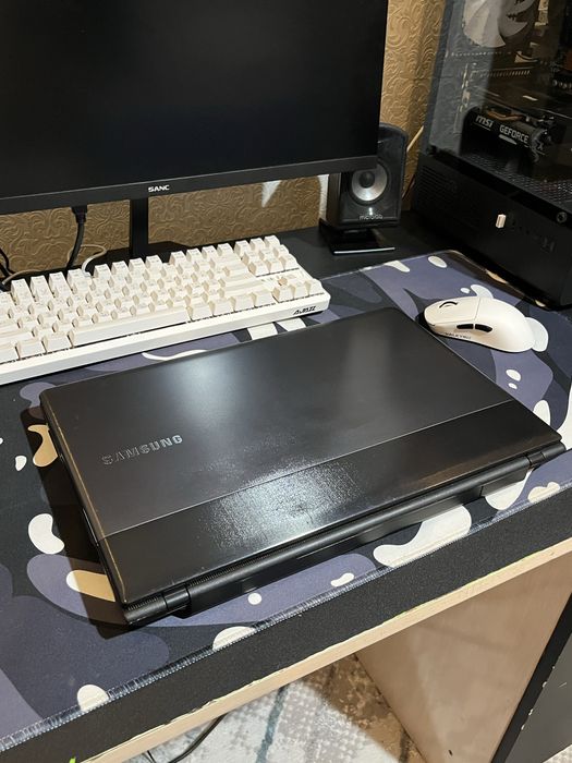 ноутбук samsung.