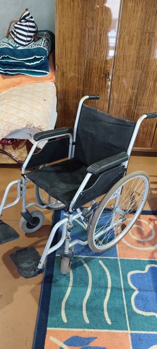 Продам инвалидную коляску