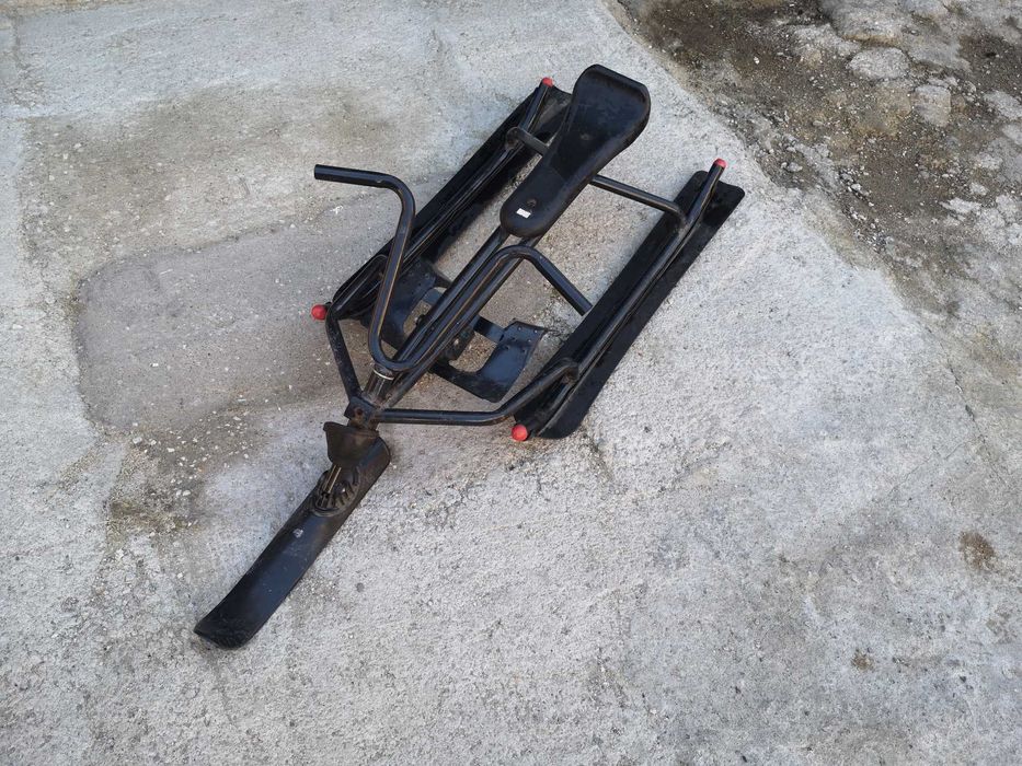 Детска шейна със ски