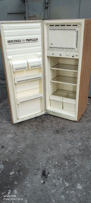 Холодилник сотилади