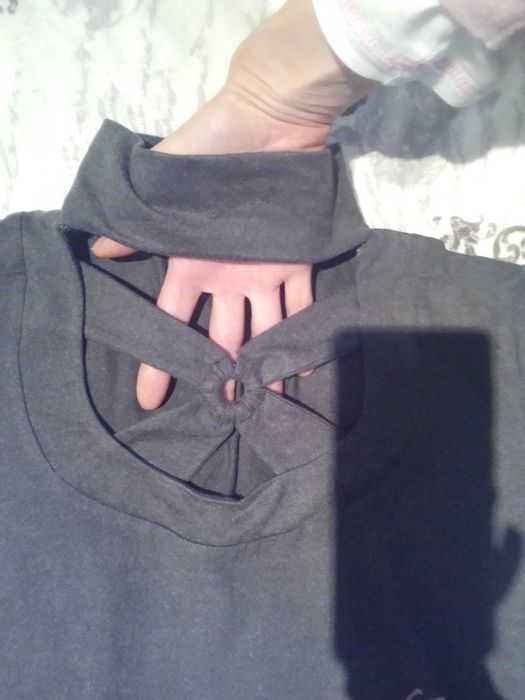 Интересна рокля и туника със свалящи се ръкави и с топлещи чорапи