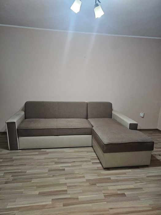 Canapea coltar cu tabureti si perne