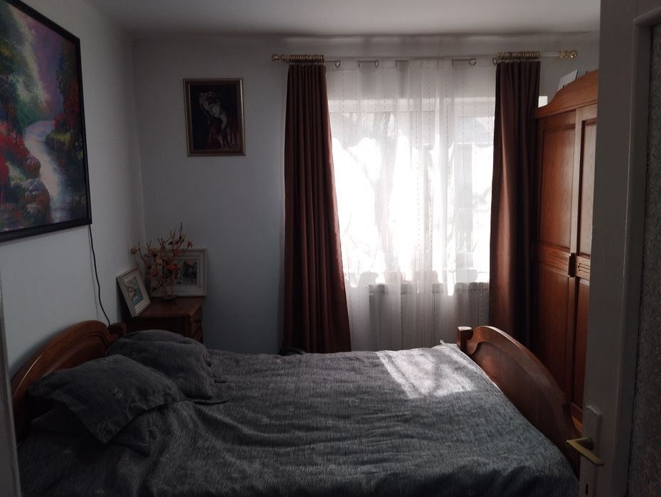 Vand casă într-un loc minunat și liniștit