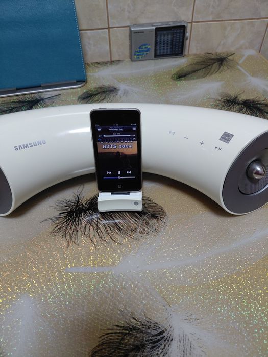 Vind boxa bluetooth si dock Samsung DA-E550