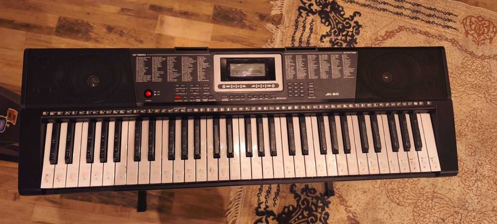 Преносимо дигитално пиано / Синтезатор Amazon Basics JK-80 (61 клавиша) – Като ново!