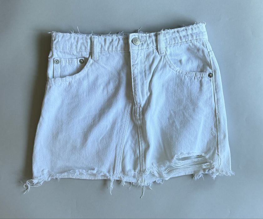 Къса бяла лятна пола