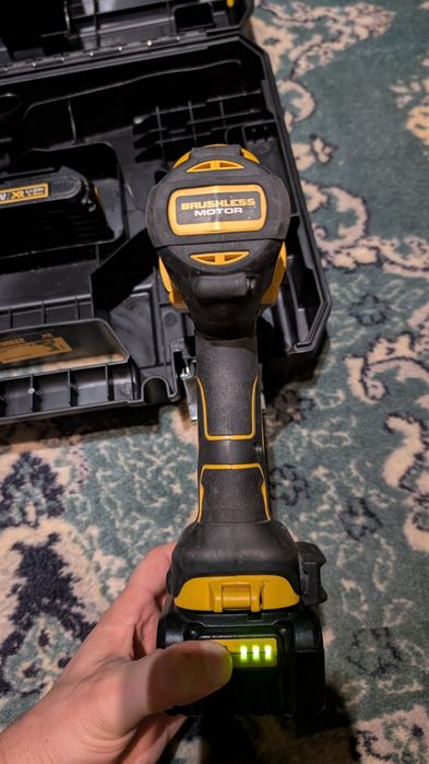 DeWALT Masina Profesionala insurubat cu percutie DCD996, 18V, XRP
