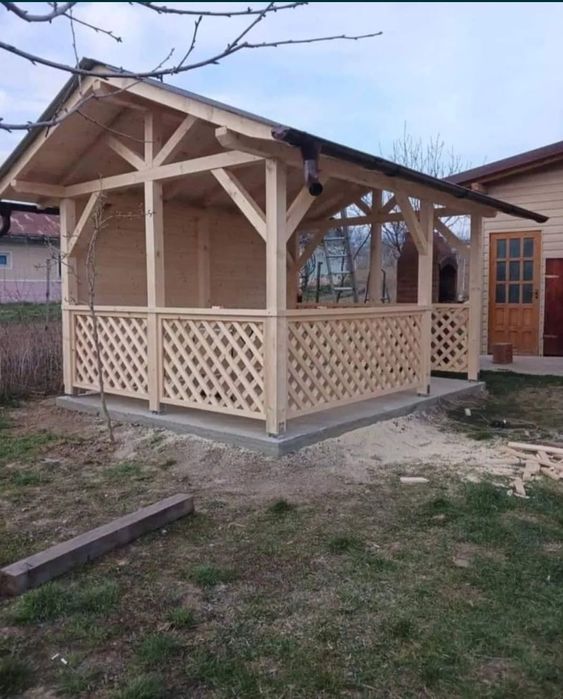 executam  foișoare  căsuțe de gradina