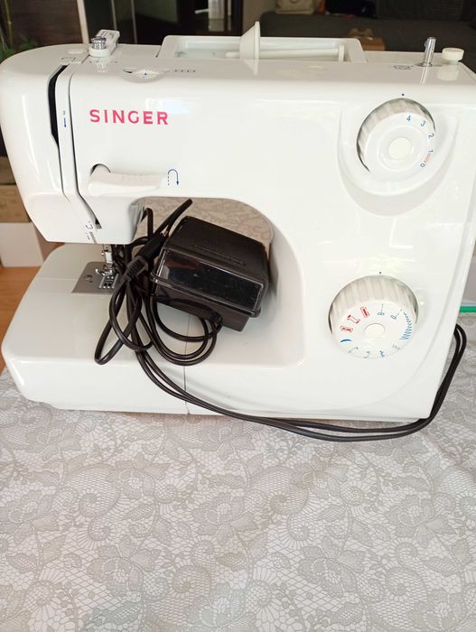 Продавам шевна машина Singer.