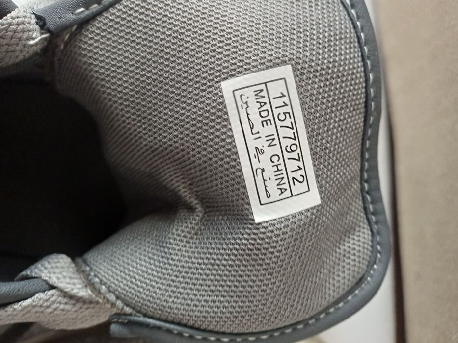 Мужское крассовки 38