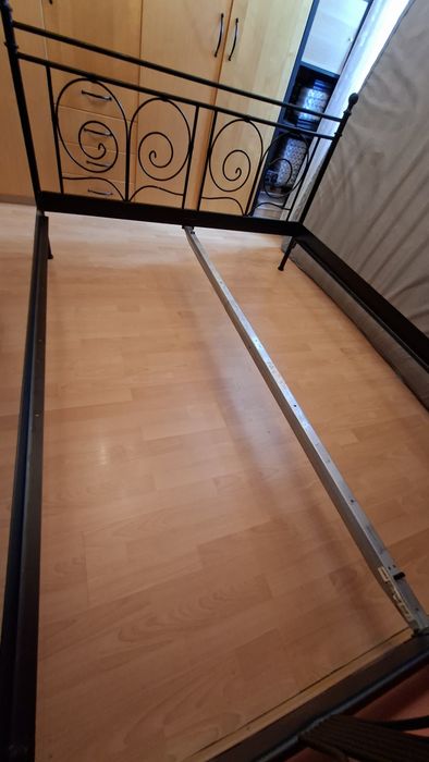 Cadru pat metalic Noresund (IKEA)160x200 fara saltea si fara somiere.