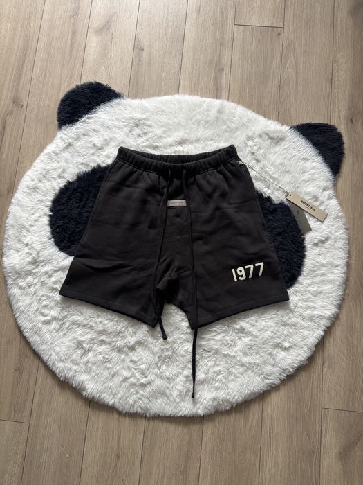 Къси панталони Essentials SS22 1977