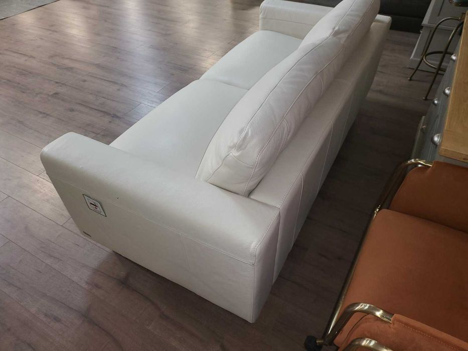 Италиански светло кремав кожен диван тройка "NATUZZI"