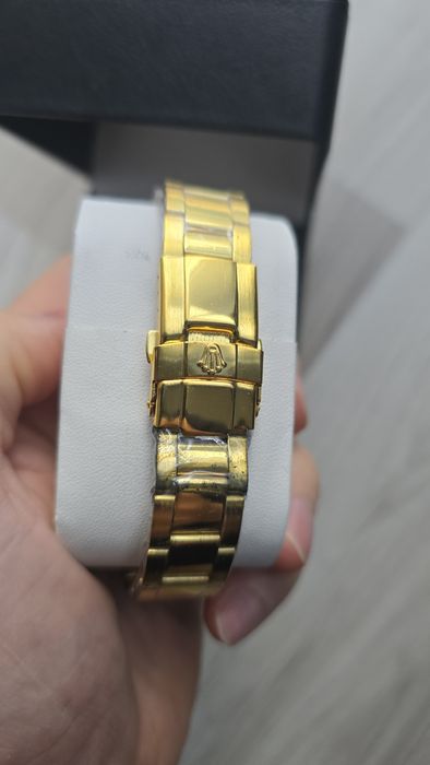 Rolex Submariner Date
Indicii vizi