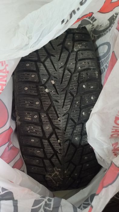 Продам шипованные шины