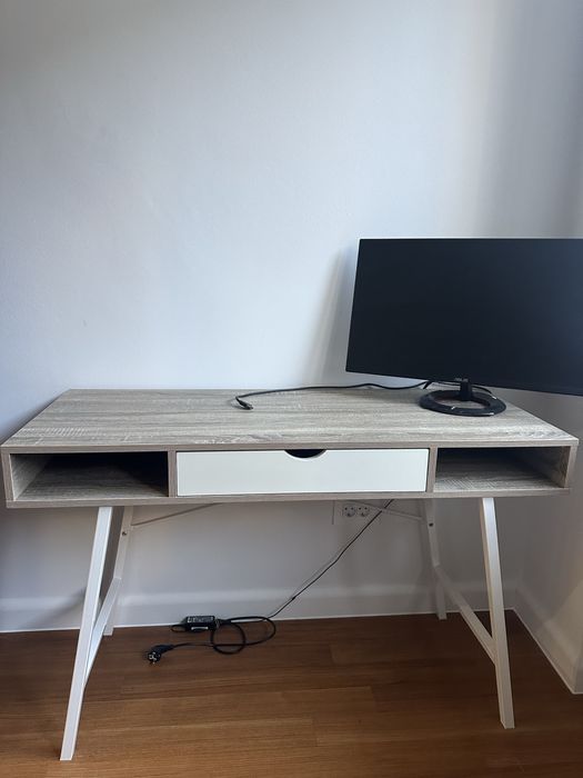 Vand birou in stare perfecta