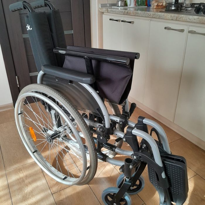 Продам инвалидную коляску