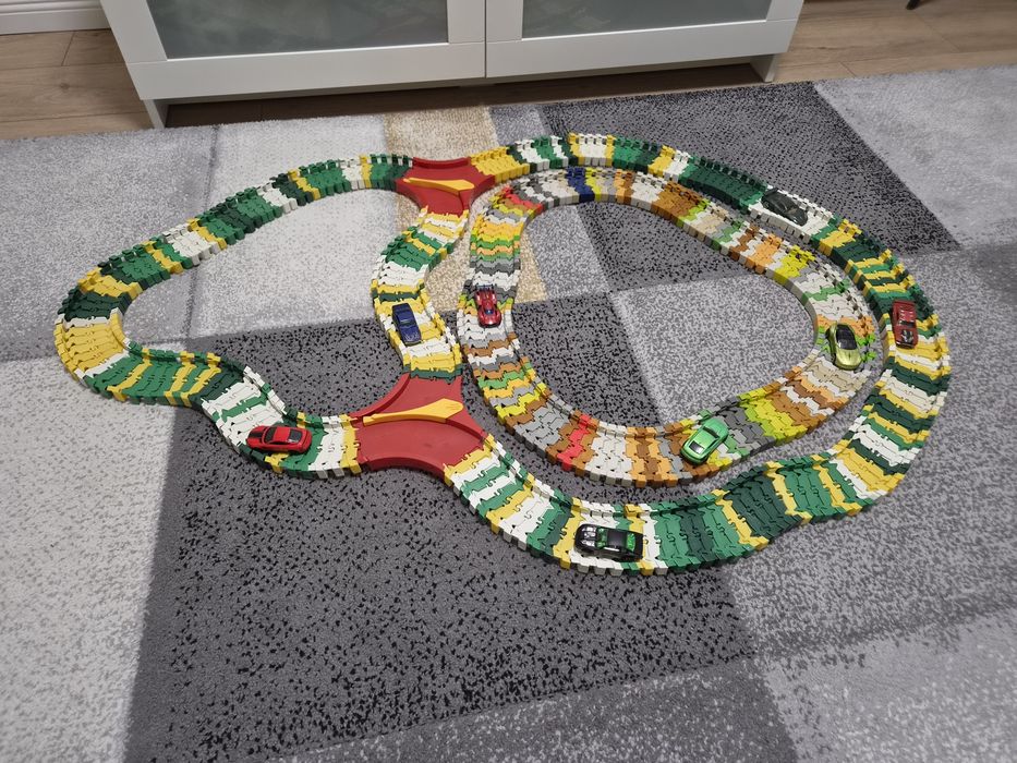 Pista flexibilă pentru mașini