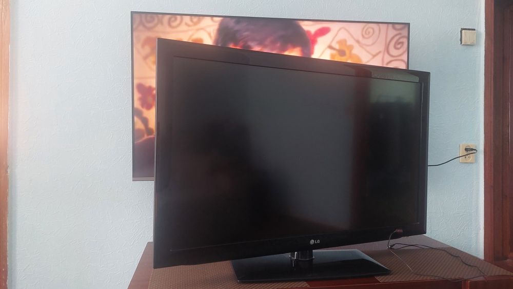 Телевизор-LG , диагональ-120.