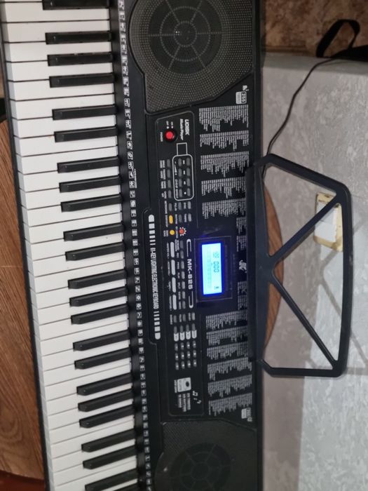 Синтезатор.Светящиеся клавиши