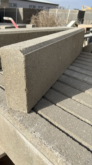 Поребрик, вибропрессованный поребрик