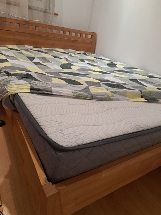 Спалня, Като нова, Масивно дърво, с Матрак 140*190