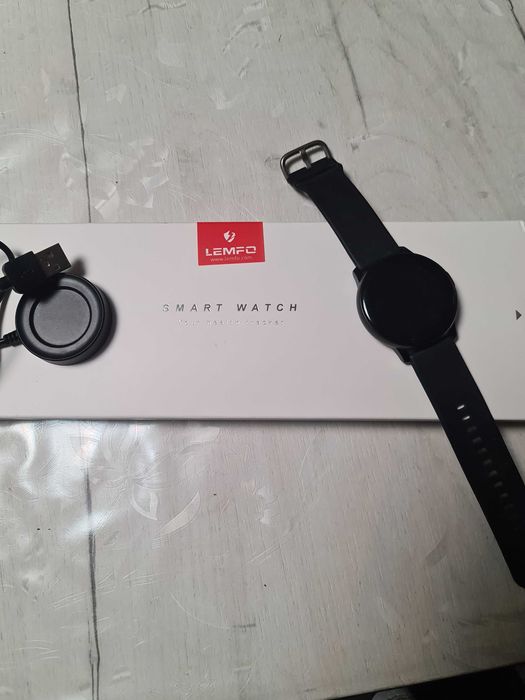 Продавам смарт часовник  Lemfo  LF 28Pro