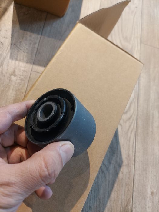 Сайлентблоки переднего рычага на Mercedes W463, G63amg, G55amg, G500