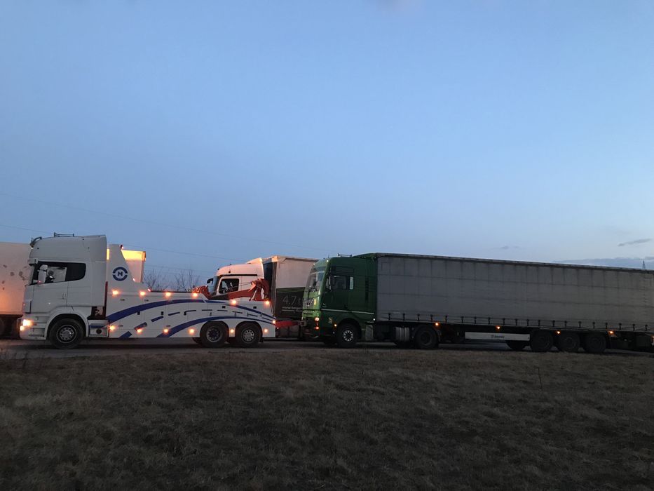 Remorcari tractari depanari camioane dube autobuse remorcari tir