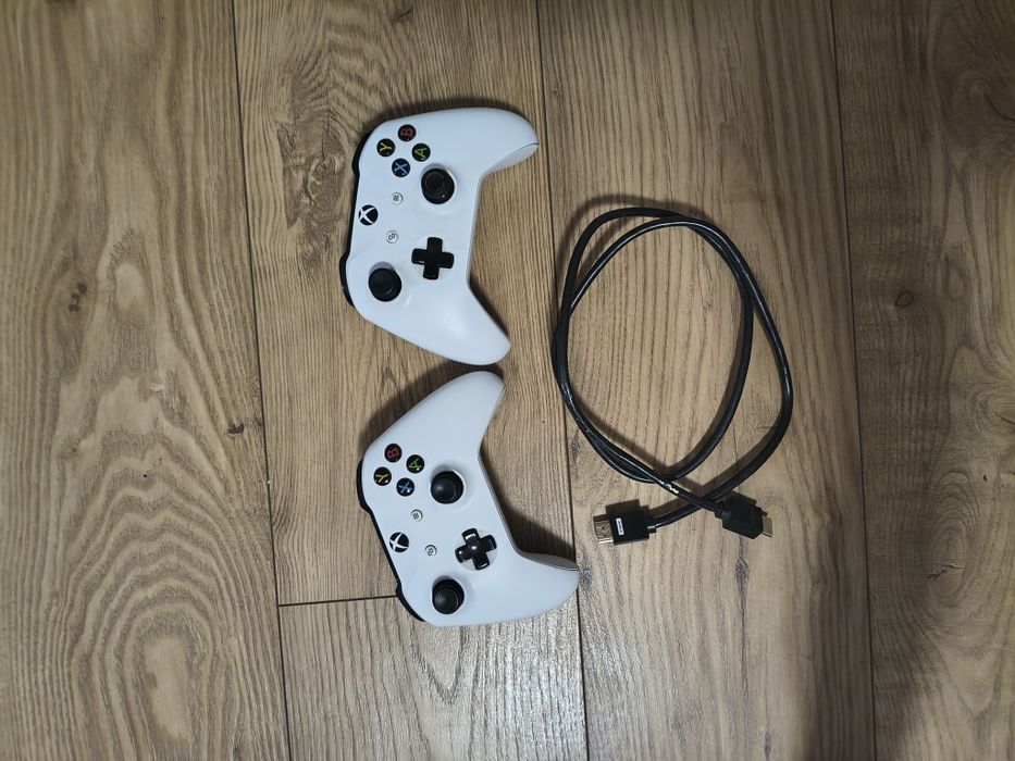 Xbox One S 2 manete si jocuri