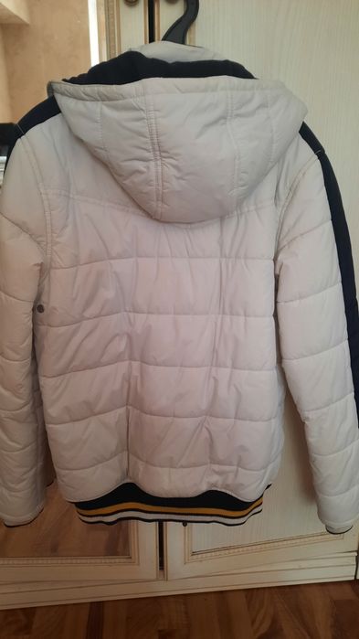 Продам спортивную куртку