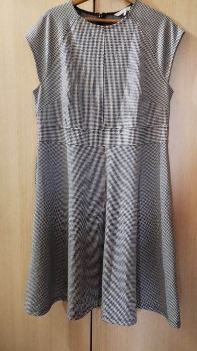 Дамска рокля в черно и бяло