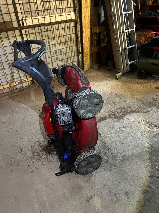 Mașină de tuns gazonul Toro Recycler BBC