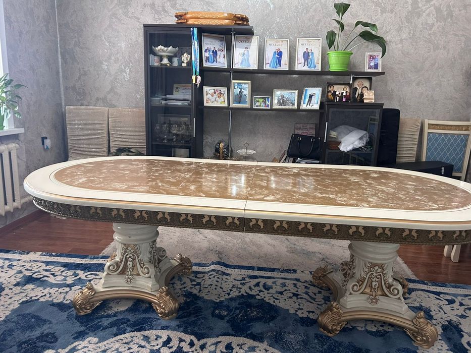 Гостиный стол со стульями