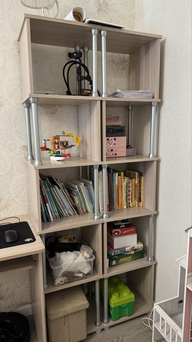 Книжные полки бежевые