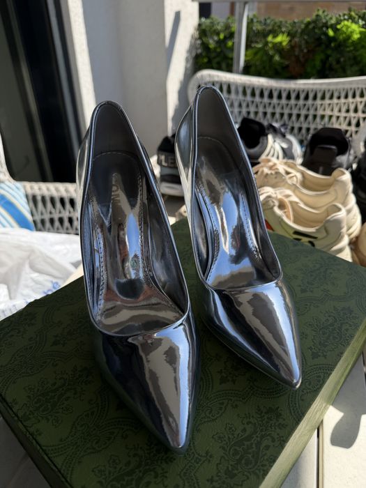 Обувки с висок ток