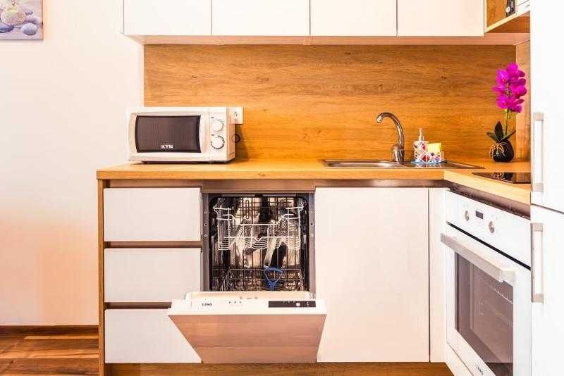 Дава се под наем Двустаен апартамент в Бургас, Зорница - 74 кв.м за 100 € - Снимка #11