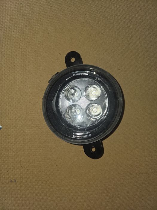 Renault Twingo 3 14-19 десен халоген дневна светлина