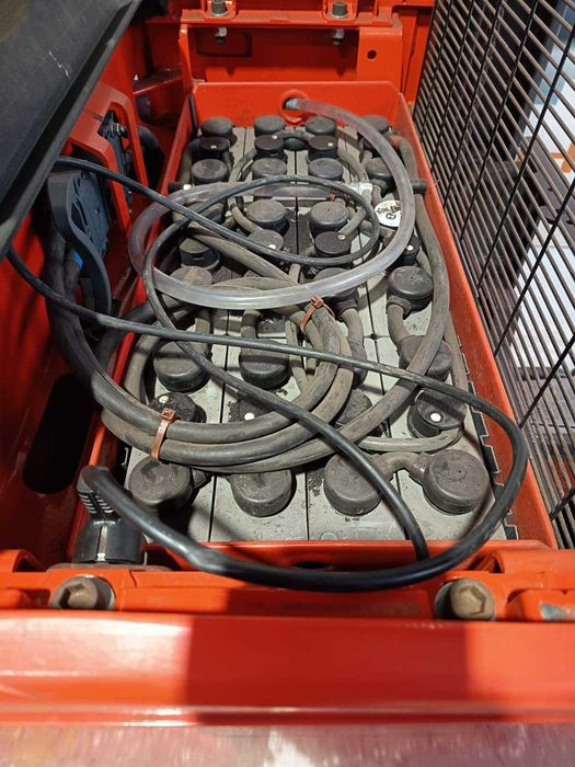 Електрическа палетна количка-стакер LINDE L16