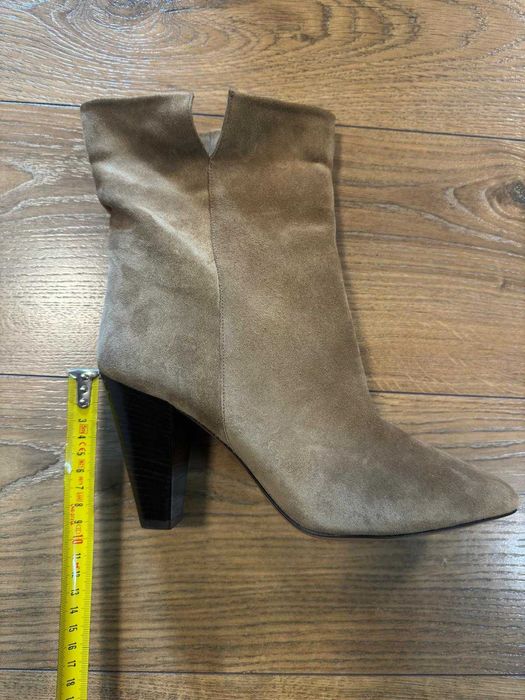 Botine noi bej inchis din piele intoarsa dama Isabel Marant