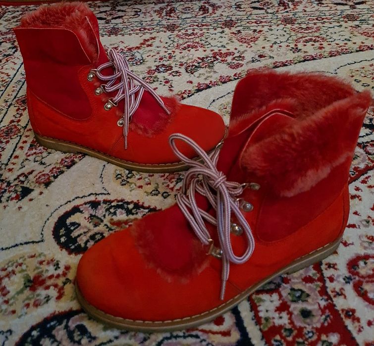 Продам ботинки женские