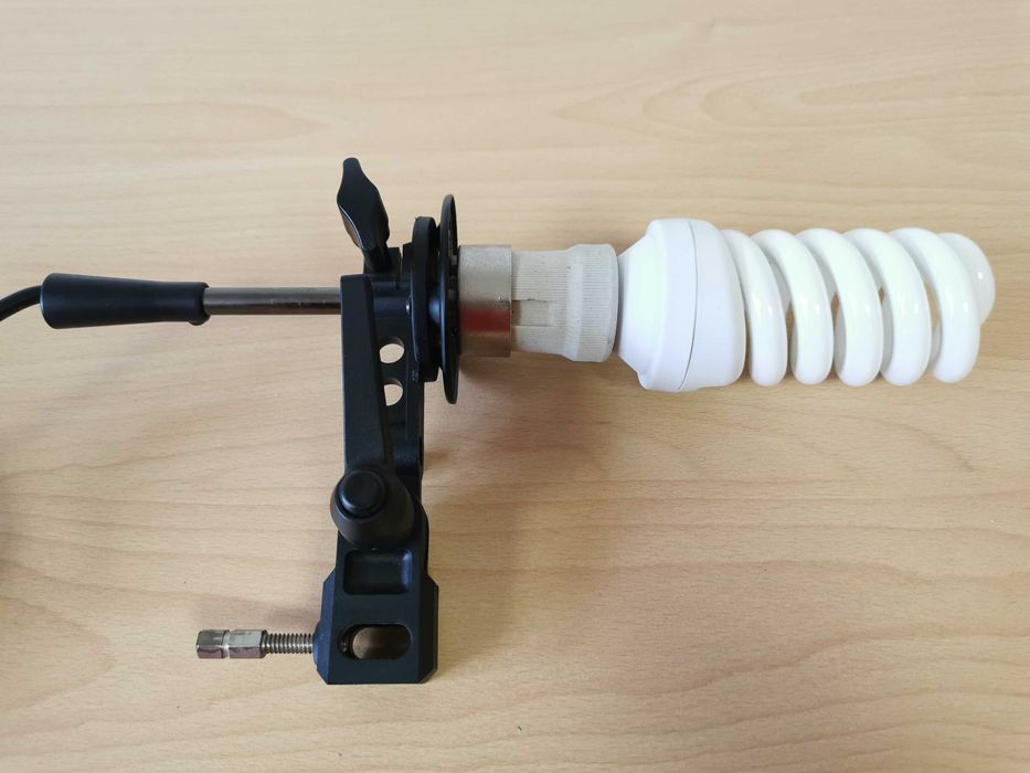 Стойка за чадър / софтбокс с вграден цокъл за крушка