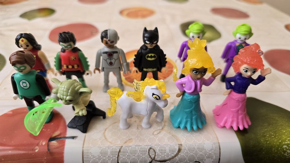 Киндер игрушки 11 штук.